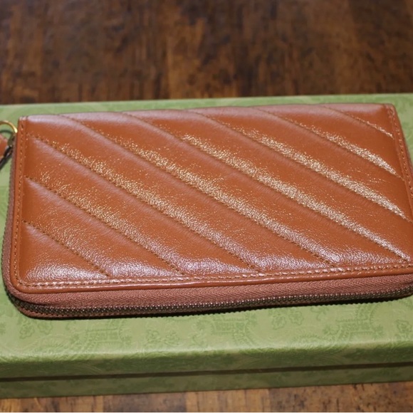 Authentic Gucci Marmot Wallet gold hardware - Picture 6 of 6